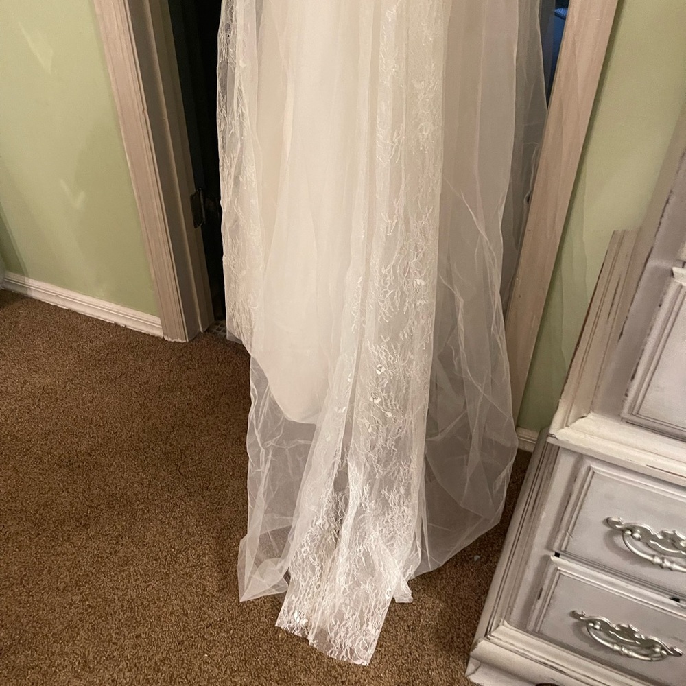 Lulus wedding dress - Picture 3 of 8